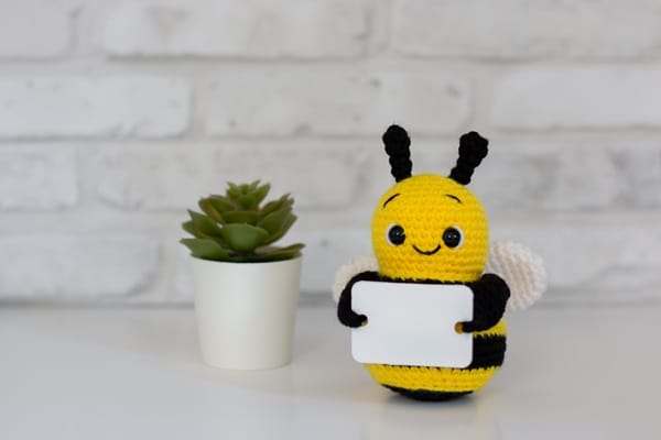 Patron au crochet : L'Abeille Positive – Image 4