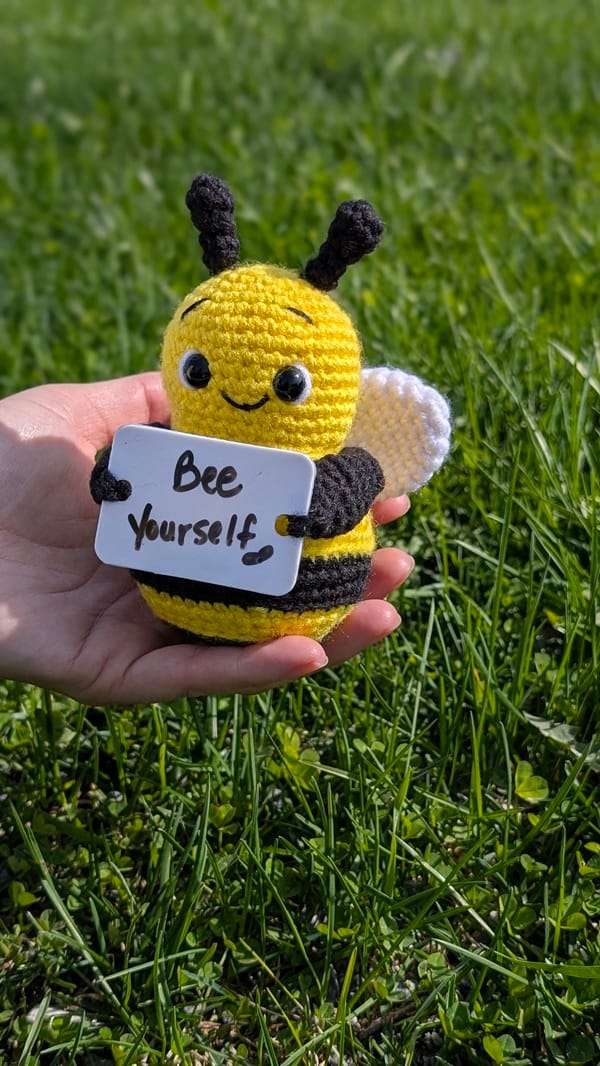 Patron au crochet : L'Abeille Positive – Image 3