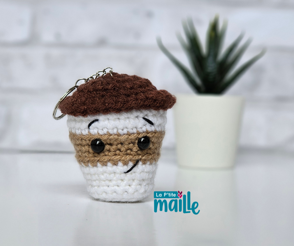 Cafe-a-emporter-breloque-crochet